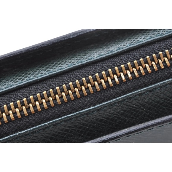 Authentic Louis Vuitton Taiga Baikal Clutch Bag Green - Picture 8 of 16